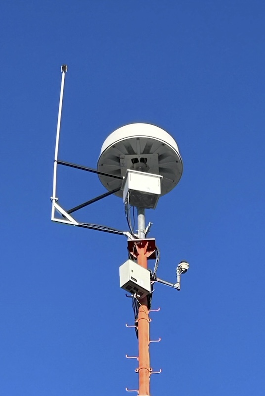 Fixed spectrum radio monitoring station